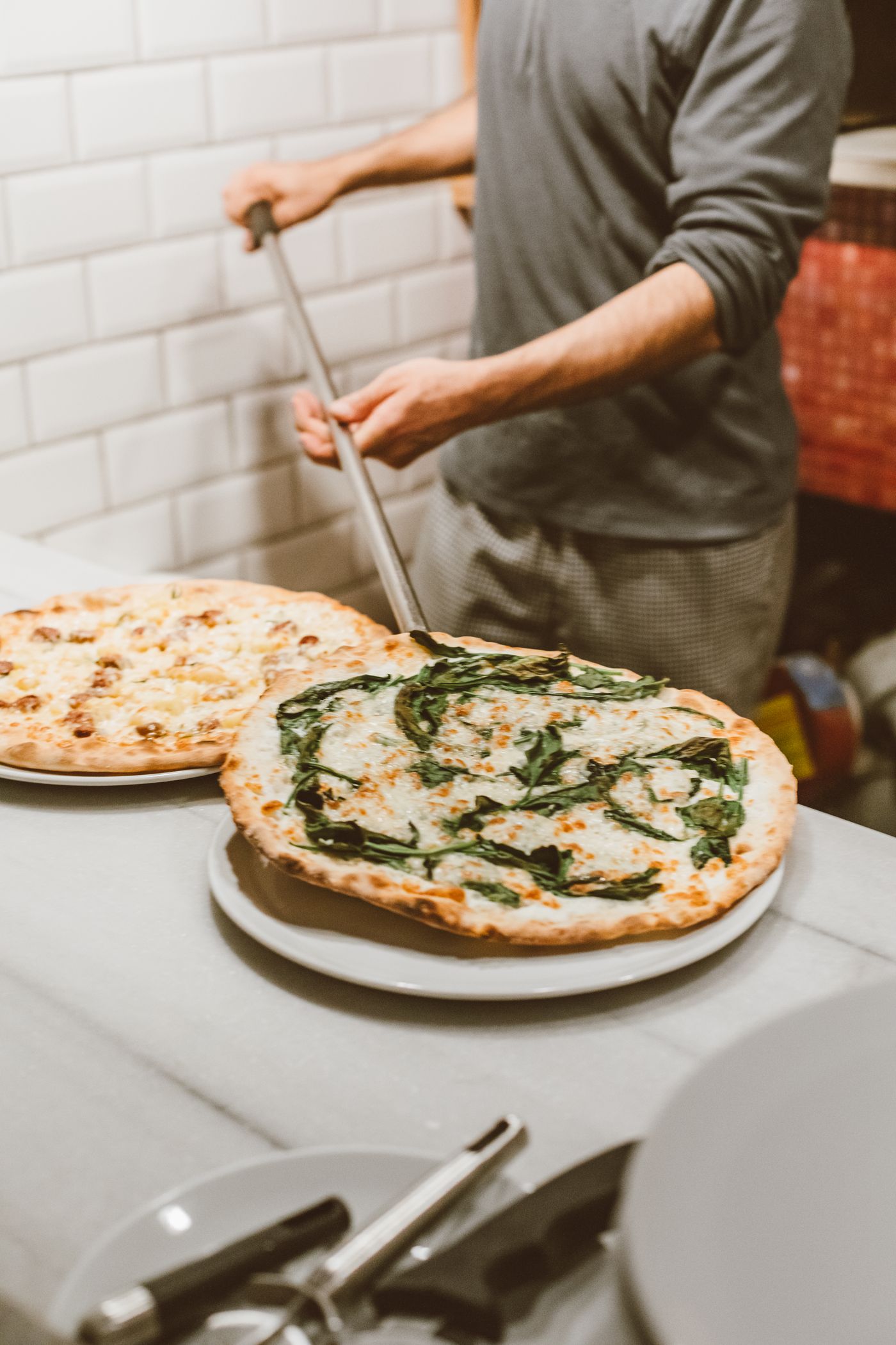 Pizzaiolo à l'enfournement